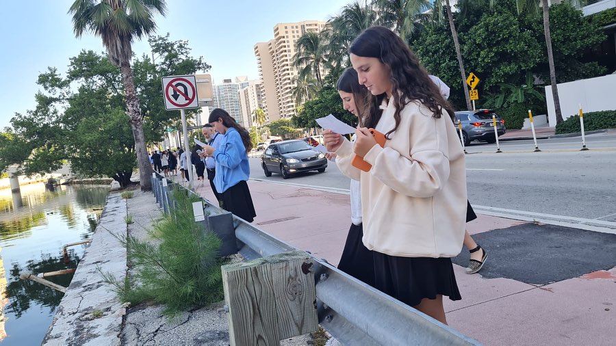 Students Participate in Tashlich Ceremony, Casting Off Sins for Rosh Hashanah