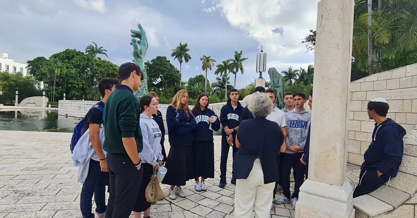 Hebrew Academy Seniors Honor 80 Years Since the Holocaust with Powerful Seminar at the Holocaust Memorial Miami Beach