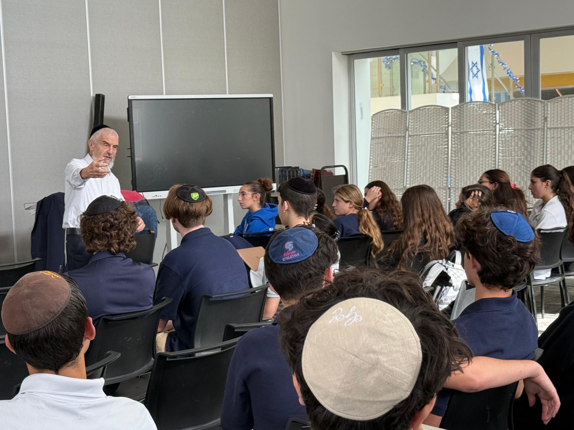 Rabbi Dr. Akiva Tatz Inspires Hebrew Academy Community