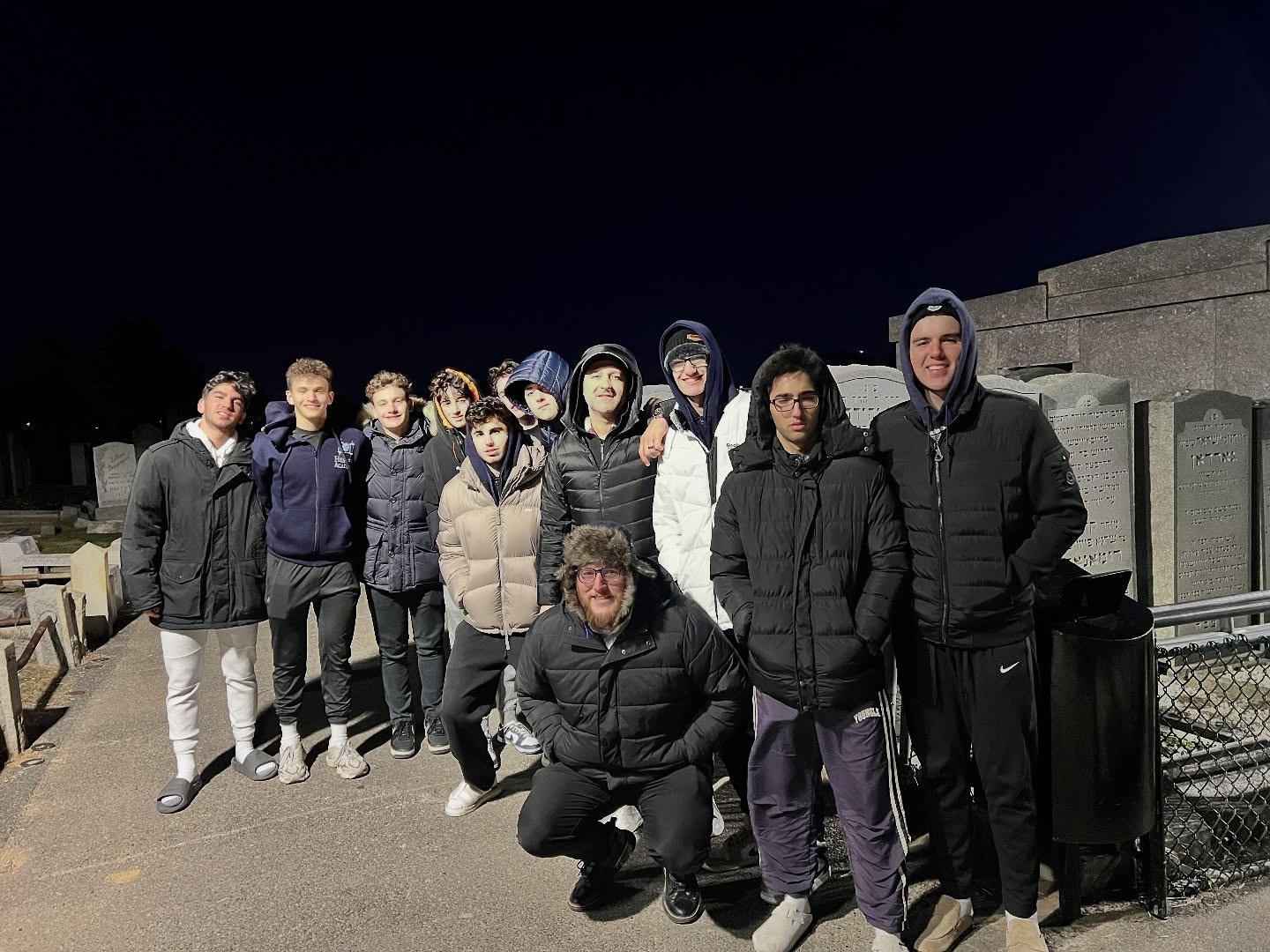 Varsity Team Finds Inspiration at the Ohel During HAFTR Invitational Tournament